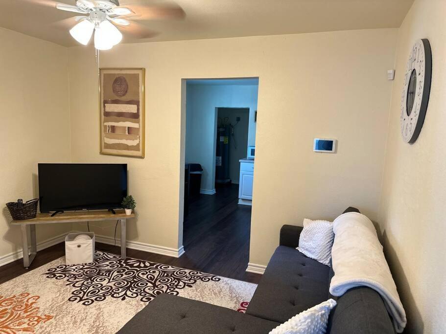 Walk To The Alamodome! Sleeps 6, Pet Friendly Apartment San Antonio Exterior photo
